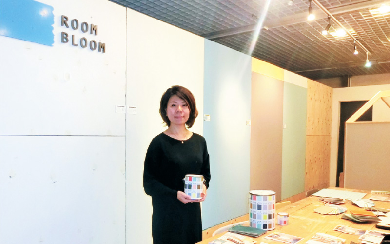 柳谷典子さん(ROOMBLOOMのショールームにて)
