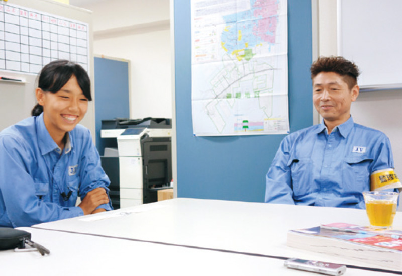 女性技術者として働く入江さん（写真左）と阿部所長（同右）