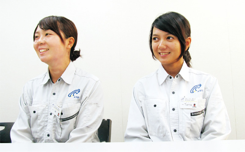 技術者の林香織さん(写真左)とタミア トリアンディニさん(同右)