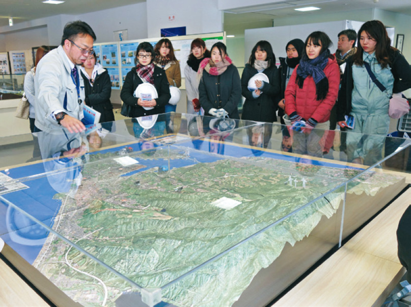 白鳥大橋の現場見学会