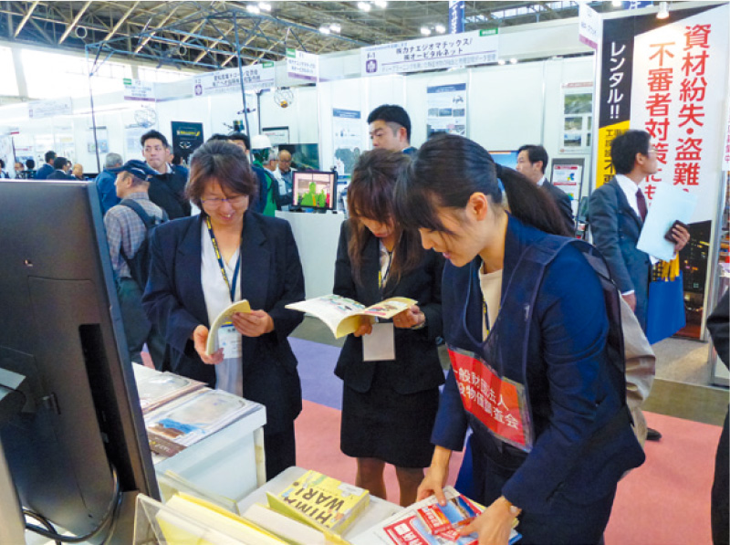 「建設技術フェア2018 in中部」が開催され チームひまわりメンバーが活動紹介や小冊子を配布